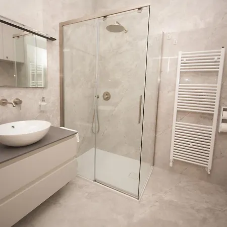 Enjoy - Luxury Experience In The Heart Of Apartment