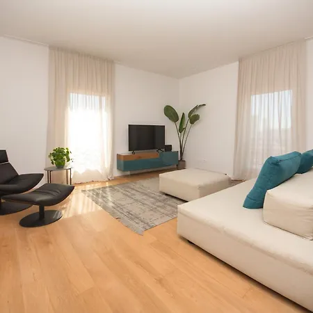 Apartment Enjoy - Luxury Experience In The Heart Of